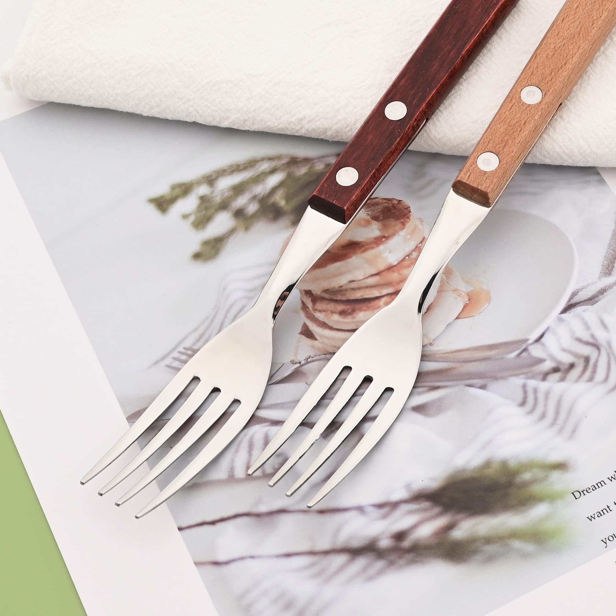 Uniturcky fork with mirror-polished finish for easy cleaning and elegant table setting.