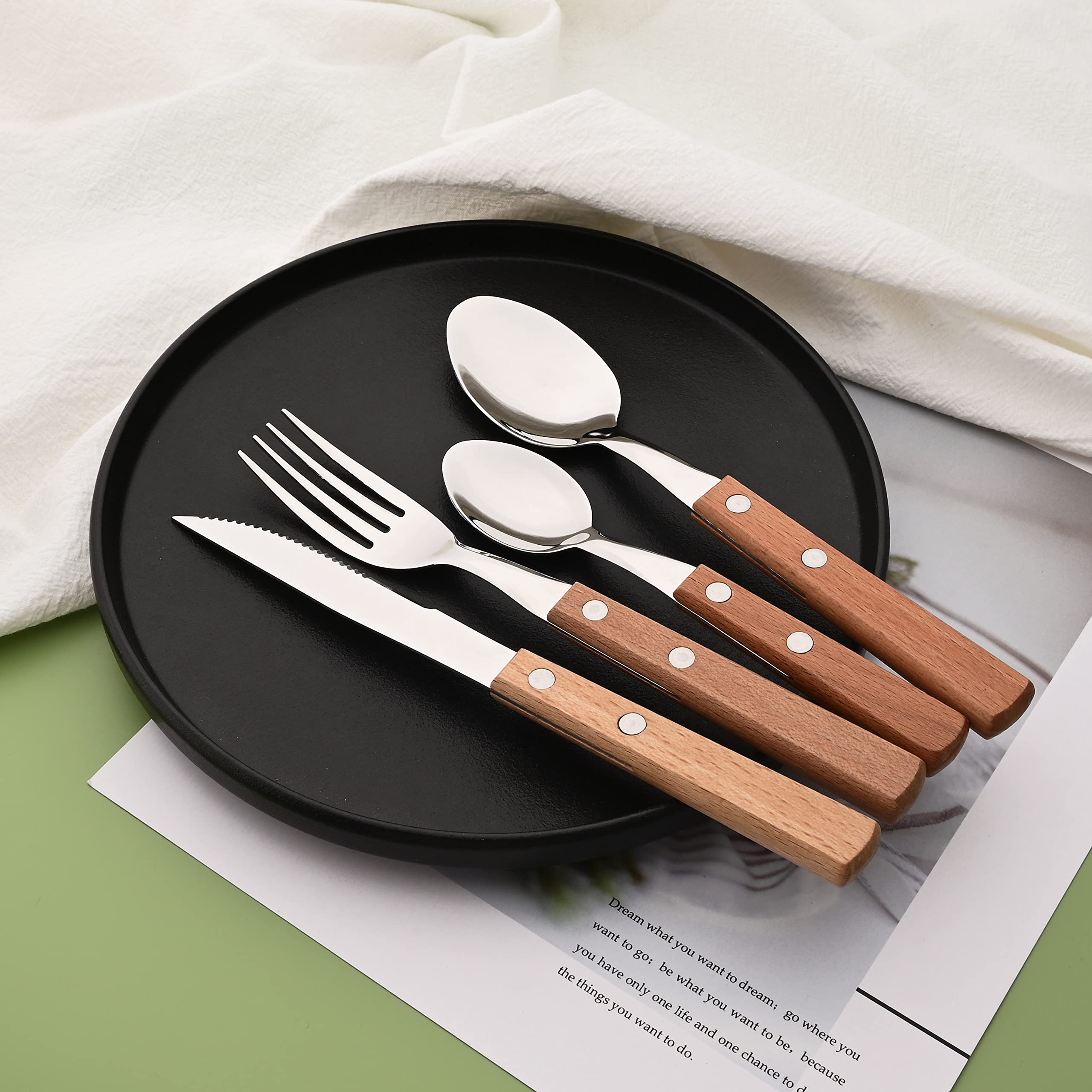 Uniturcky portable design suits home, office, travel, and outdoor dining.