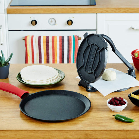 Uno Casa parchment sheet pack enhances quick tortilla prep.