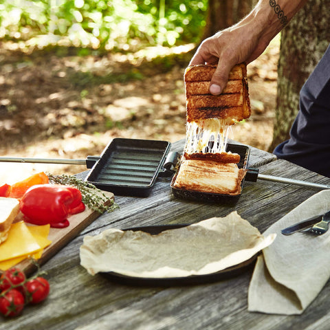Uno Casa ergonomic removable handles simplify washing and packing.