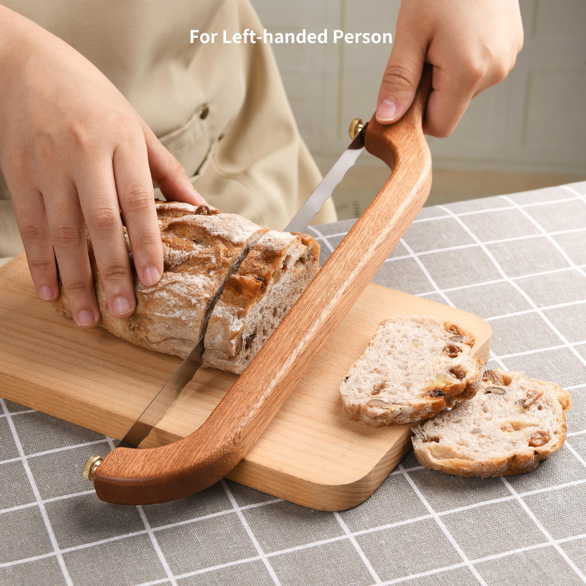 Uprichya sturdy, balanced sapele handle enhances control during slicing.