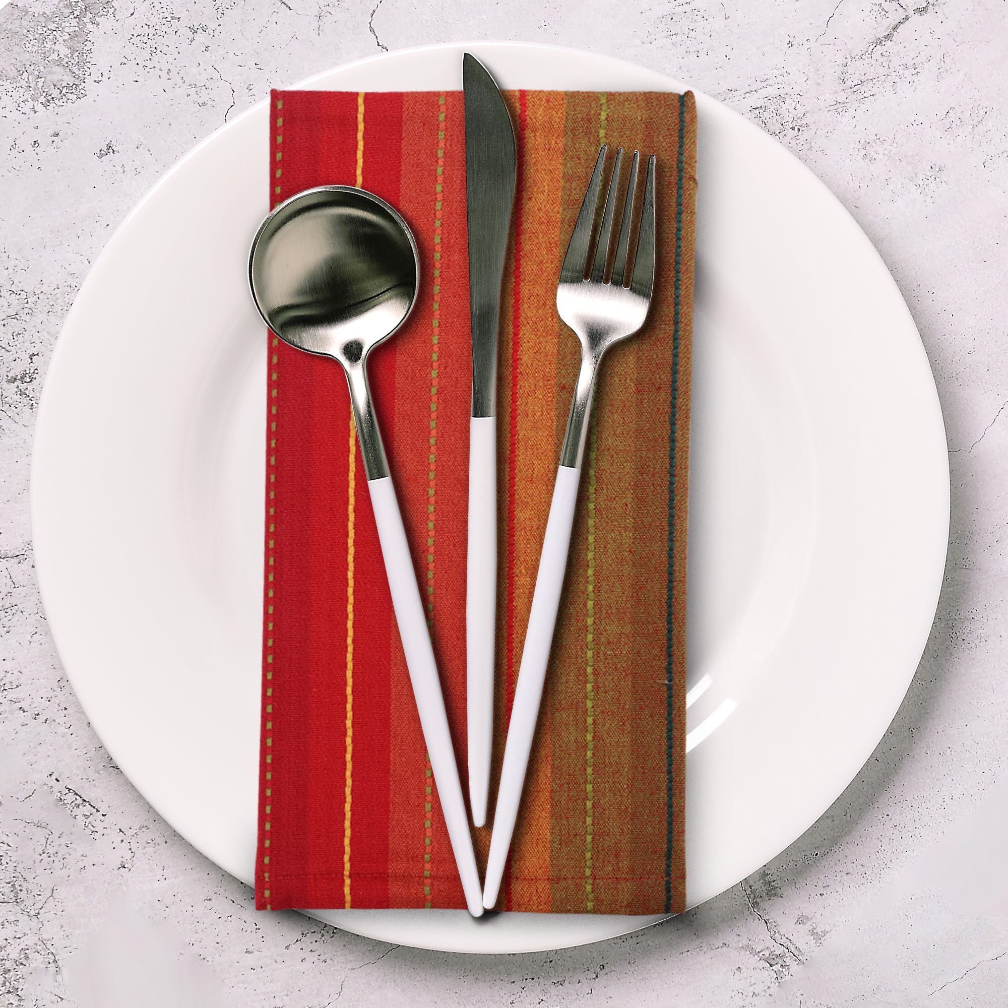 Soft, skin-friendly cotton adds comfort during meals.