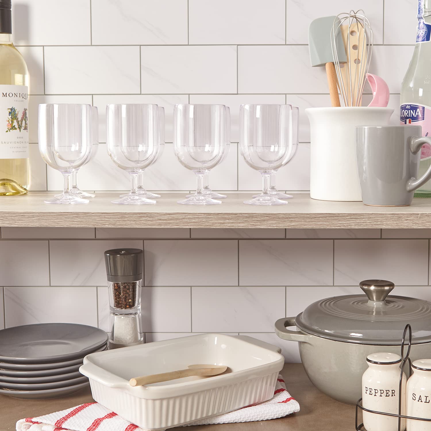 US Acrylic stackable wine stems 8oz glass-like design, durable for gatherings.