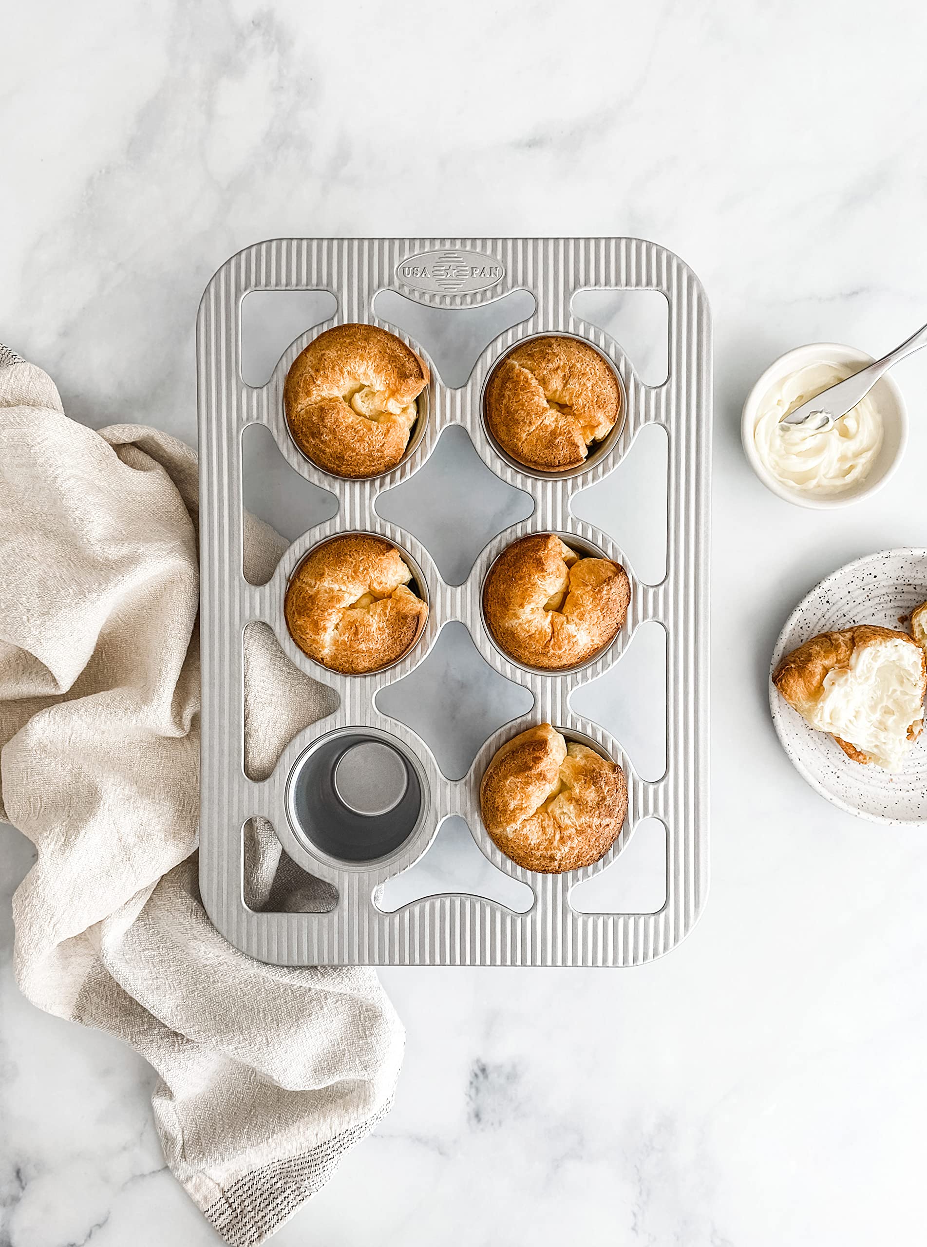 USA Pan 6-Well Popover Pan in oven use for crispy exterior and fluffy interior