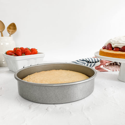 USA Pan Americoat Plus coating is PTFE, PFOA, BPA free for safer baking.