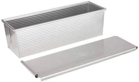 USA Pan aluminized steel construction ensures even heating and durability.