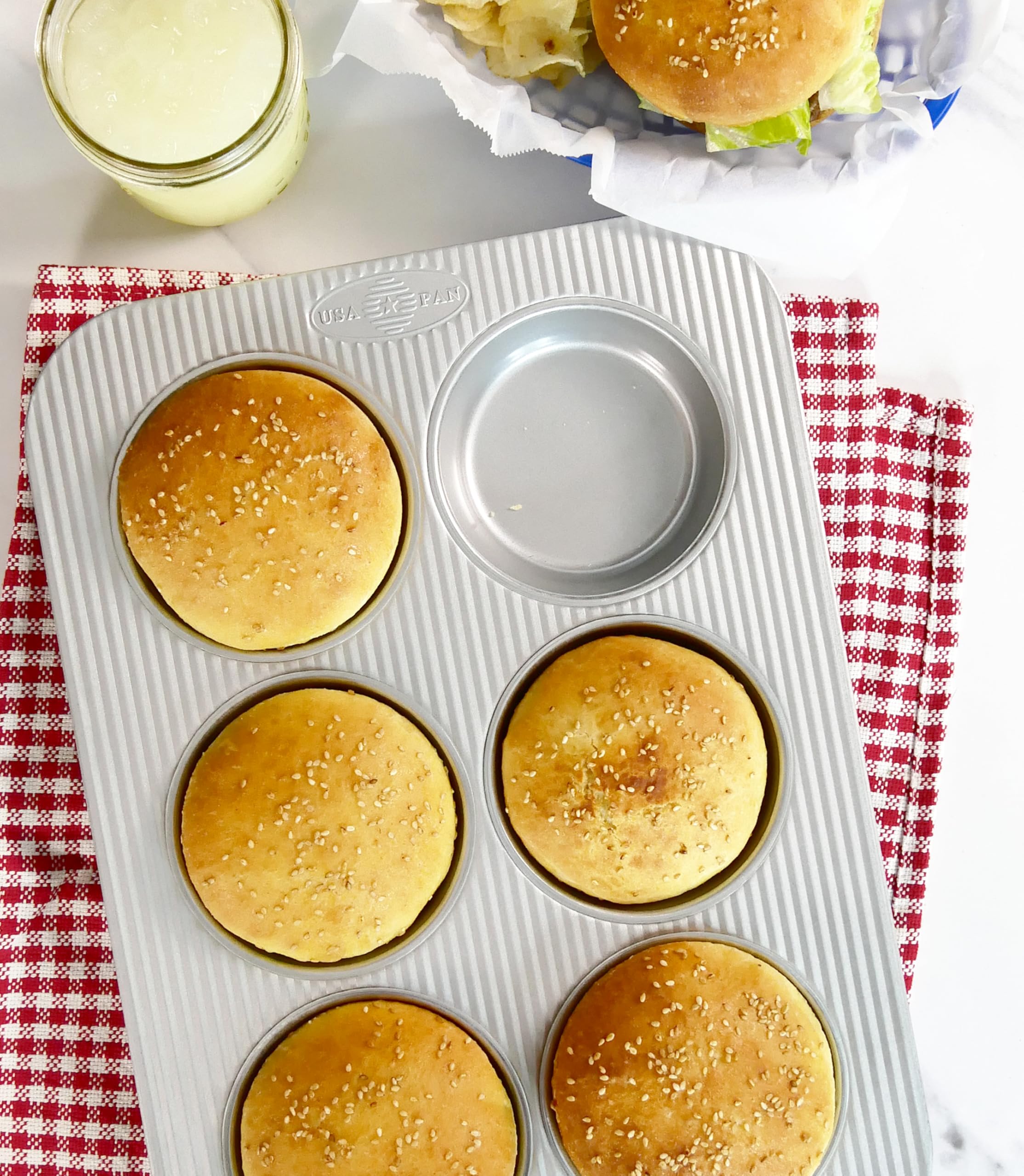 USA Pan Nonstick Americoat coating ensures easy release and quick cleanup.