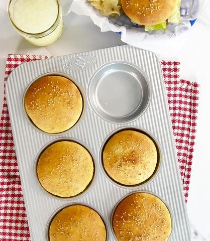USA Pan Nonstick Americoat coating ensures easy release and quick cleanup.