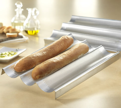 Oven-safe up to 450°F supports high-heat baking with reliable performance.