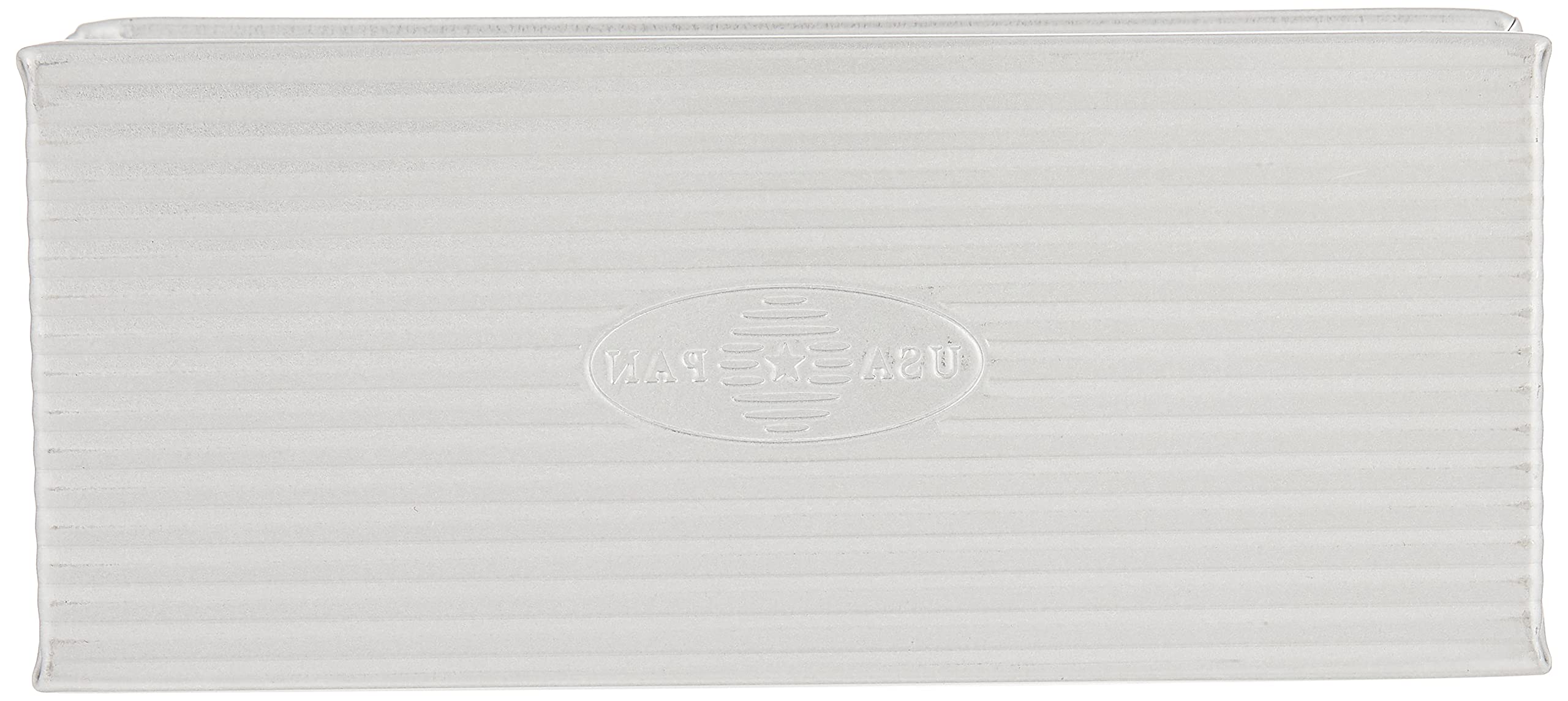 USA Pan Pullman steel wire rim adds strength and resists warp during baking
