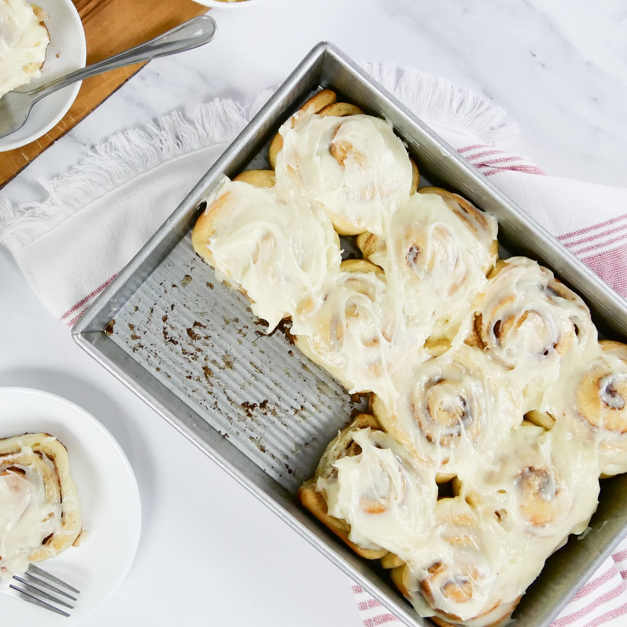 USA Pan rectangular cake pan oven safe to 450F, ideal for versatile cake and bar baking