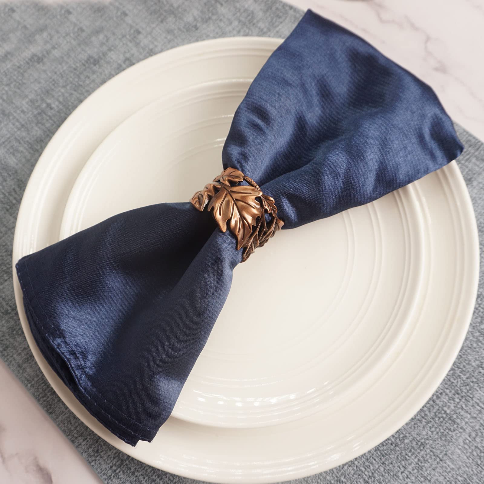 Six-piece Utalek set ideal for Christmas or Thanksgiving dining