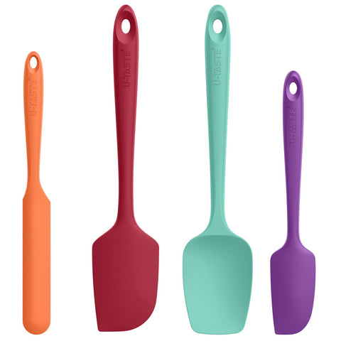 U-Taste high-heat silicone spatula set showing heat resistance for hot cooking
