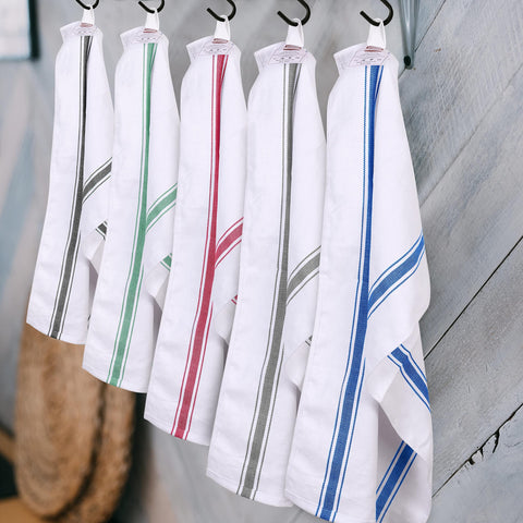 Utopia Towels lint-free blue dish towels protect delicate cookware during cleaning.