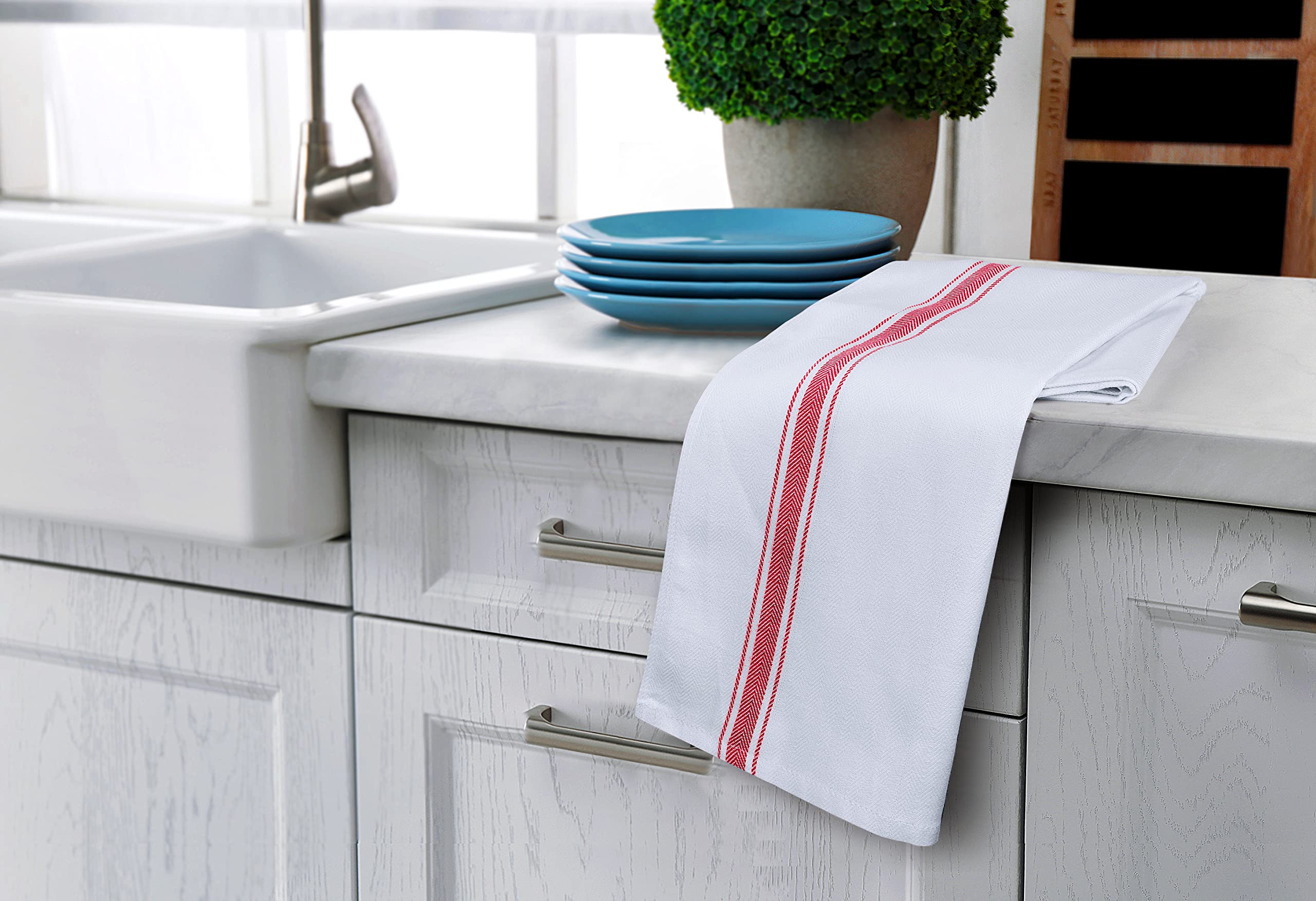 Utopia Towels side stripe design adds elegance and organization