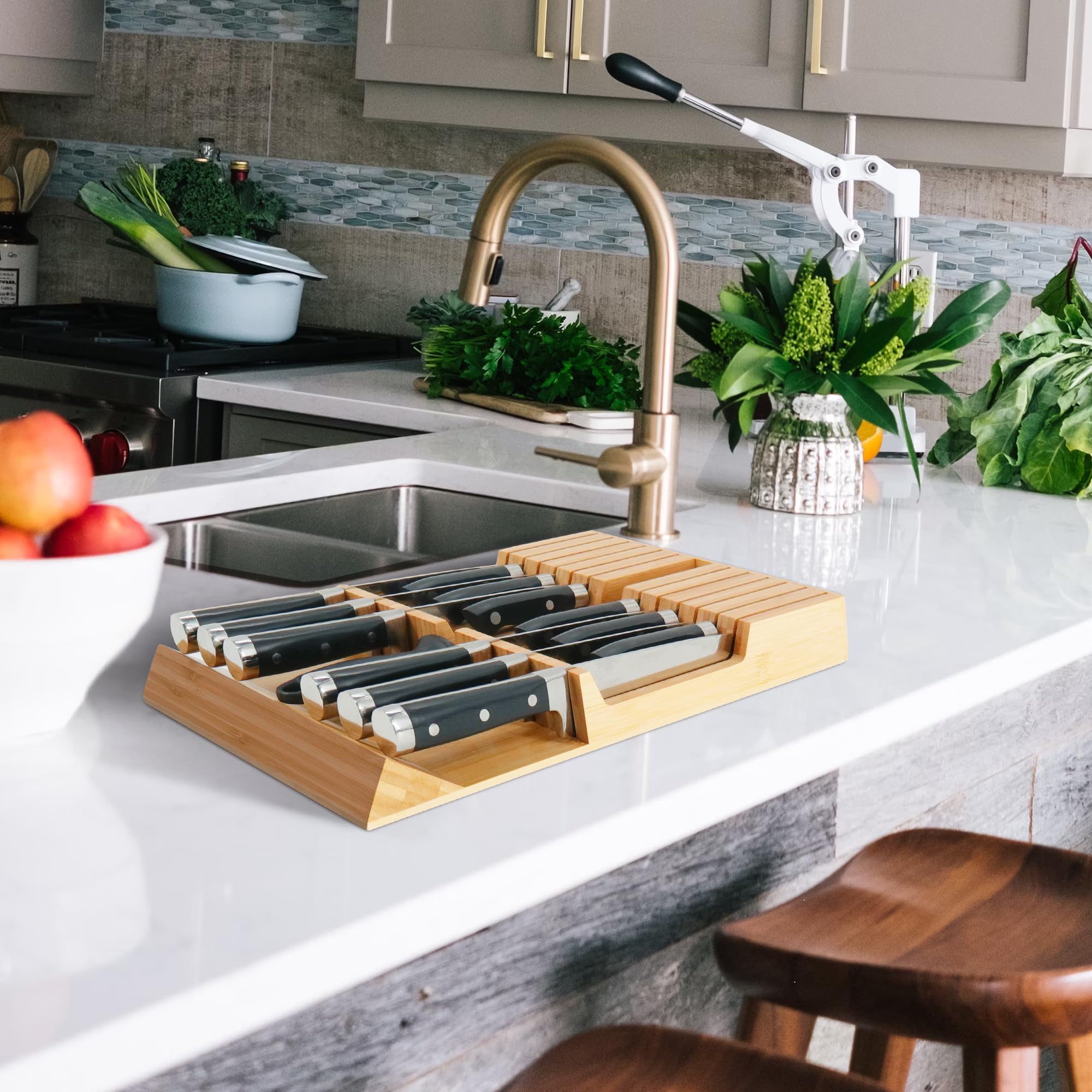 Utoplike knife block sharpening-slot keeps steel ready for use.