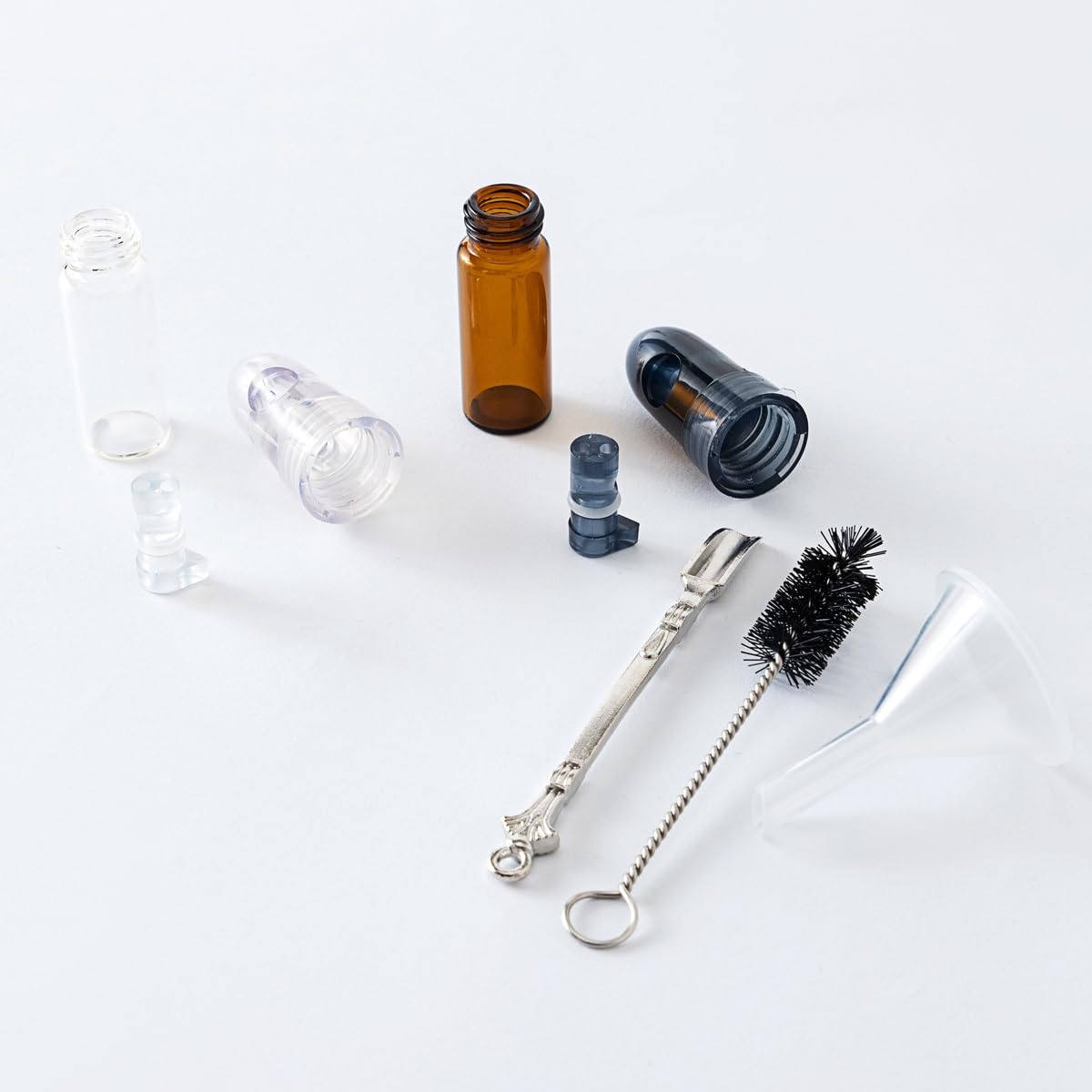 UXHLP two spoons simplify measuring seasonings on the go.