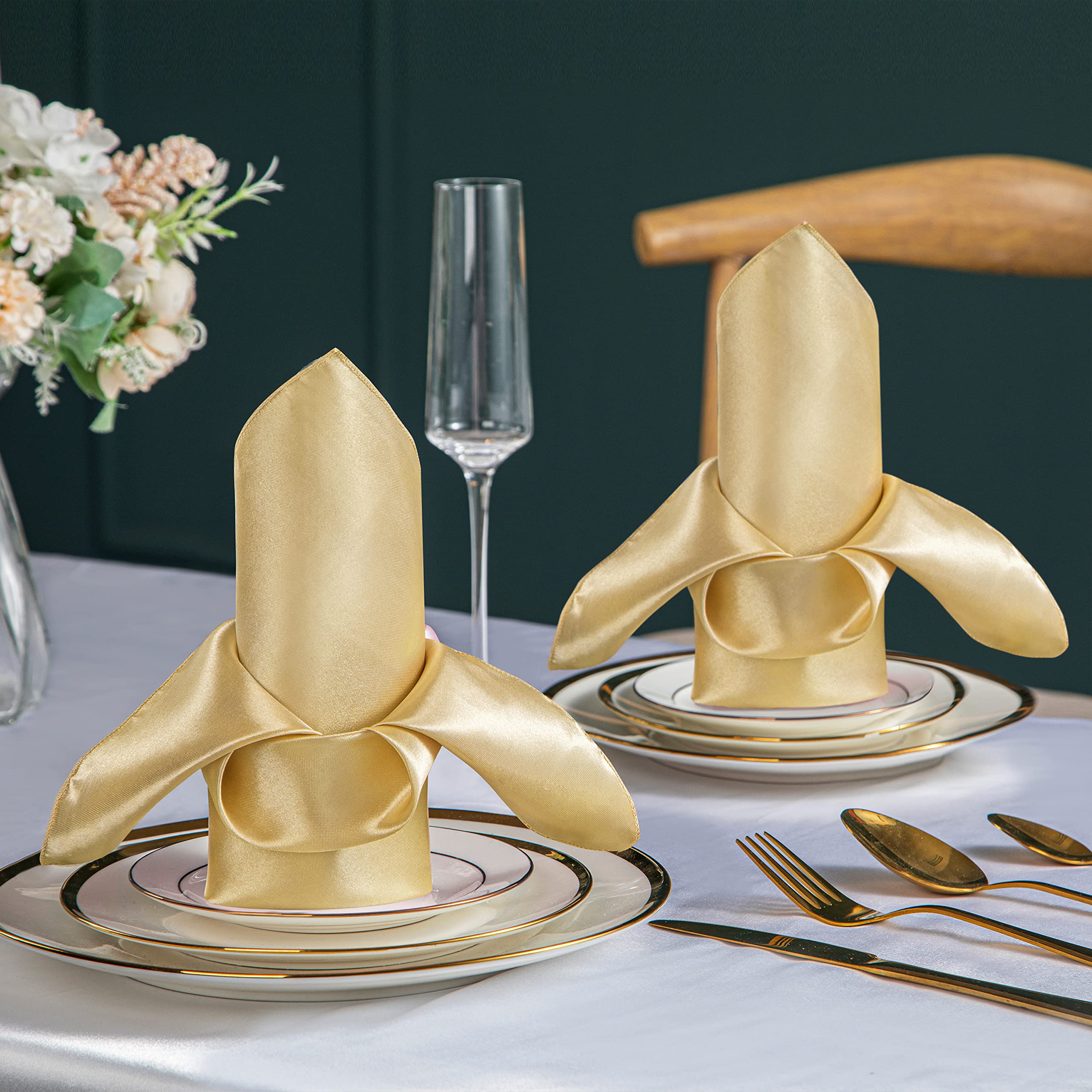 VACVELT black satin napkins add modern elegance to upscale dinners.