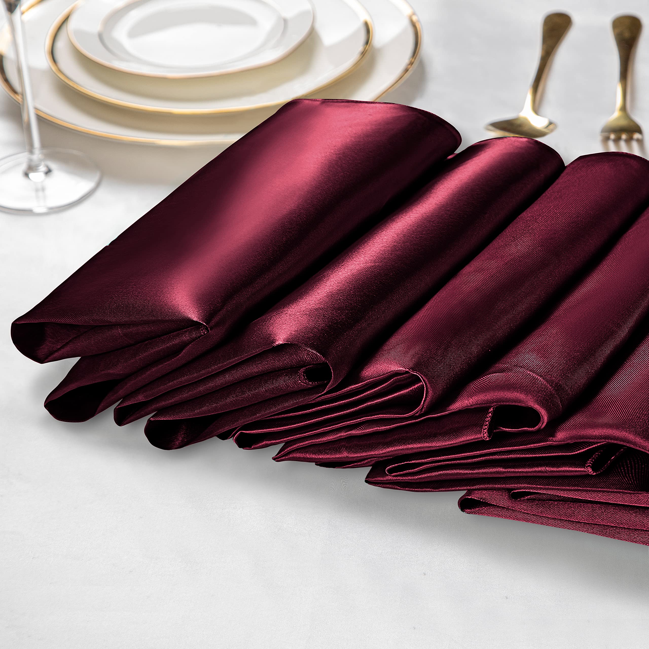 VACVELT Burgundy satin napkins neatly edged for seamless table decoration.