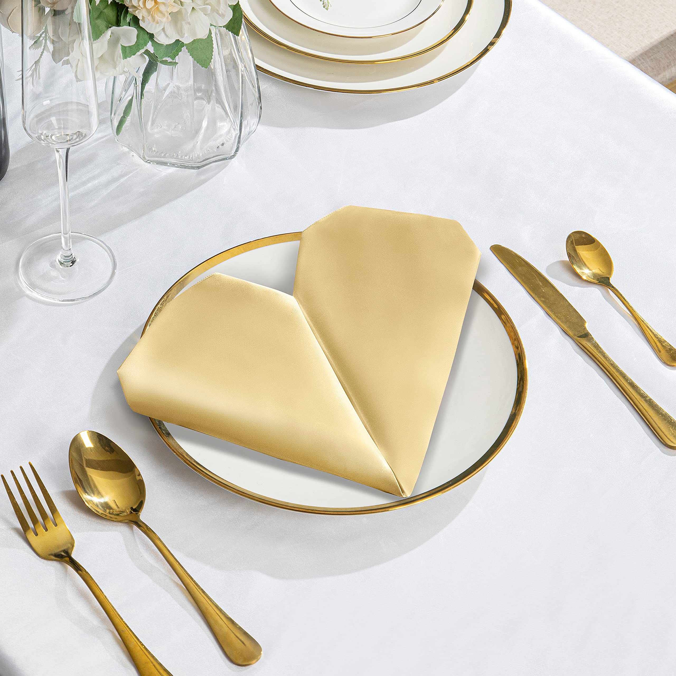VACVELT gold satin napkins ideal for restaurant dining.