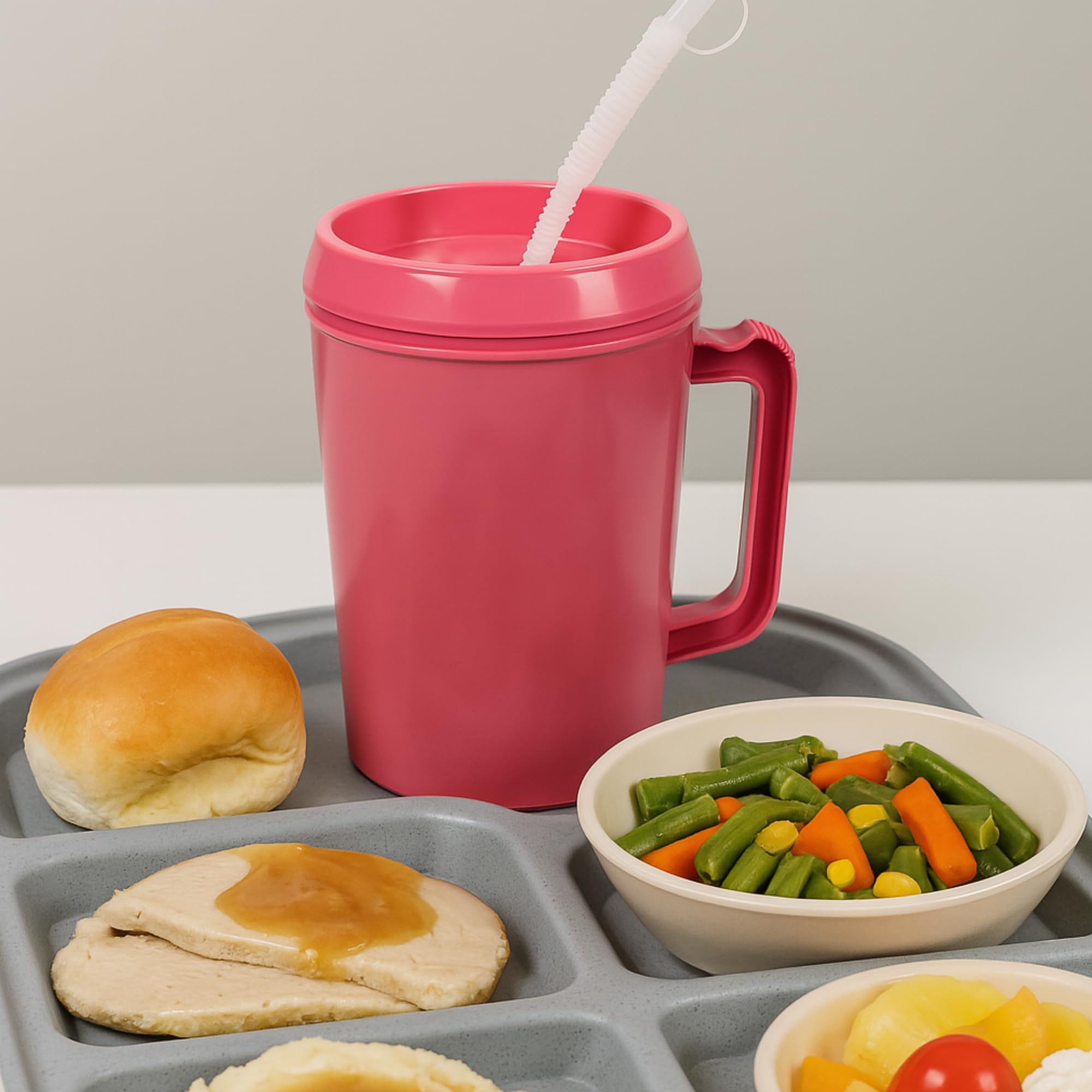 Vakly carafe with leakproof lid to keep drinks contained during transport.