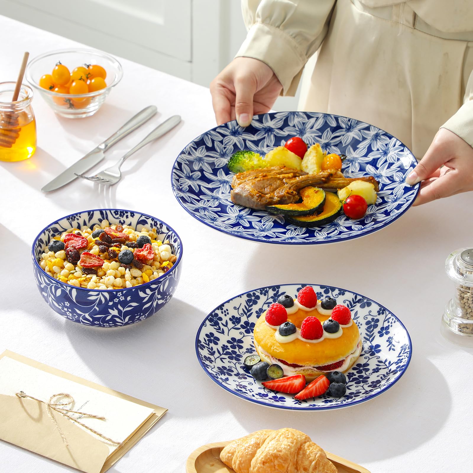 Blue and white glaze on Vancasso Selene surface for a timeless look.