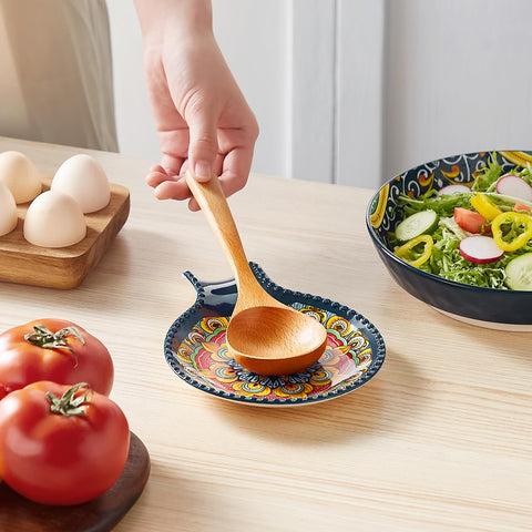Microwave-safe blue spoon rest for versatile cooking setup