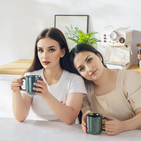 Vancasso Starry mug being held with an ergonomic, comfortable handle