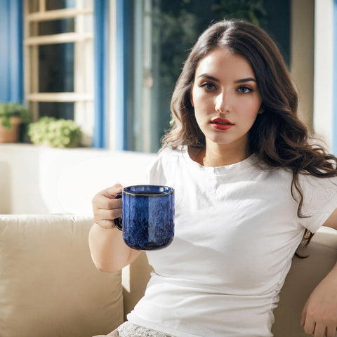 Vancasso STARRY thick-walled mug provides natural heat retention.
