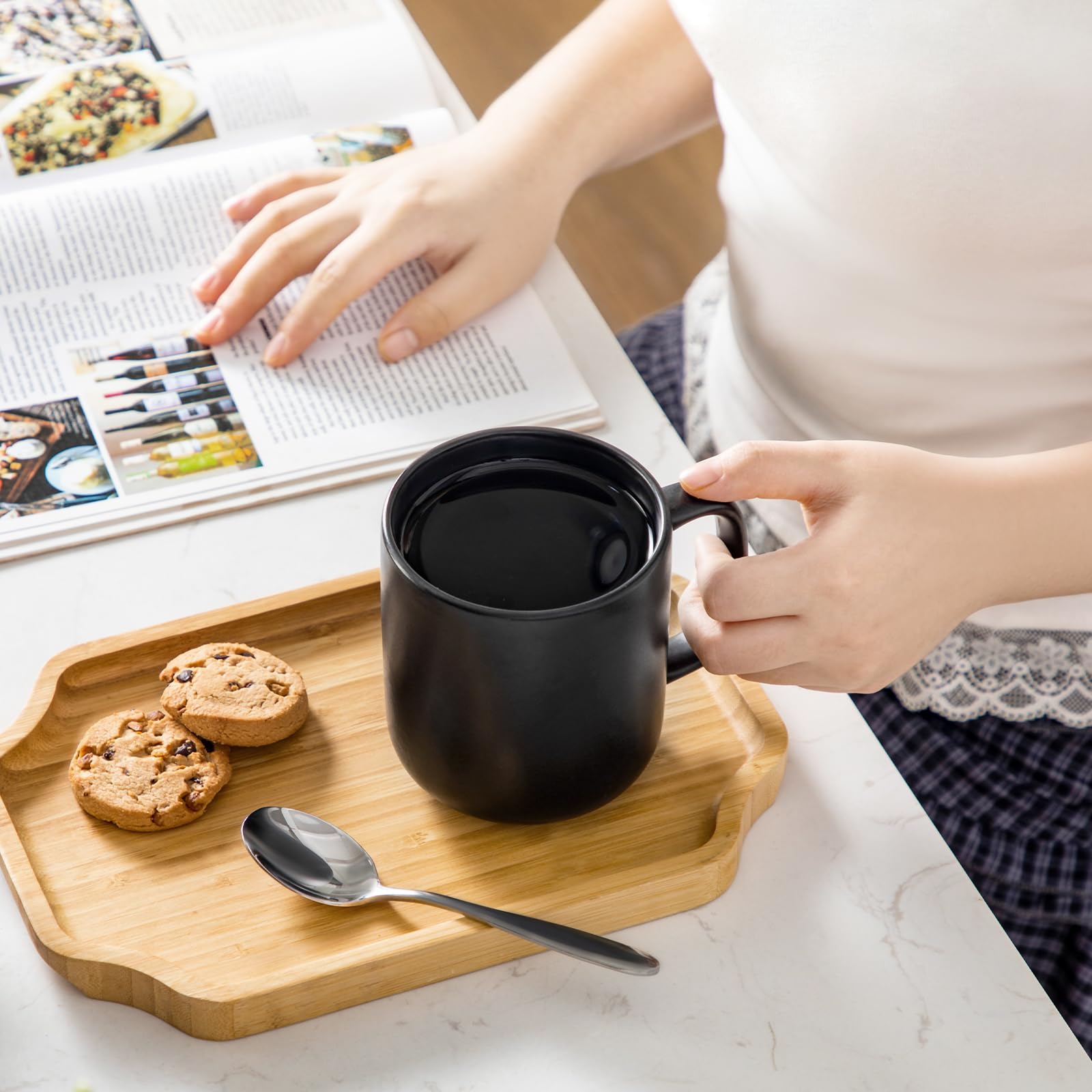 Vancasso mug glaze close-up shows smooth finish and durability.