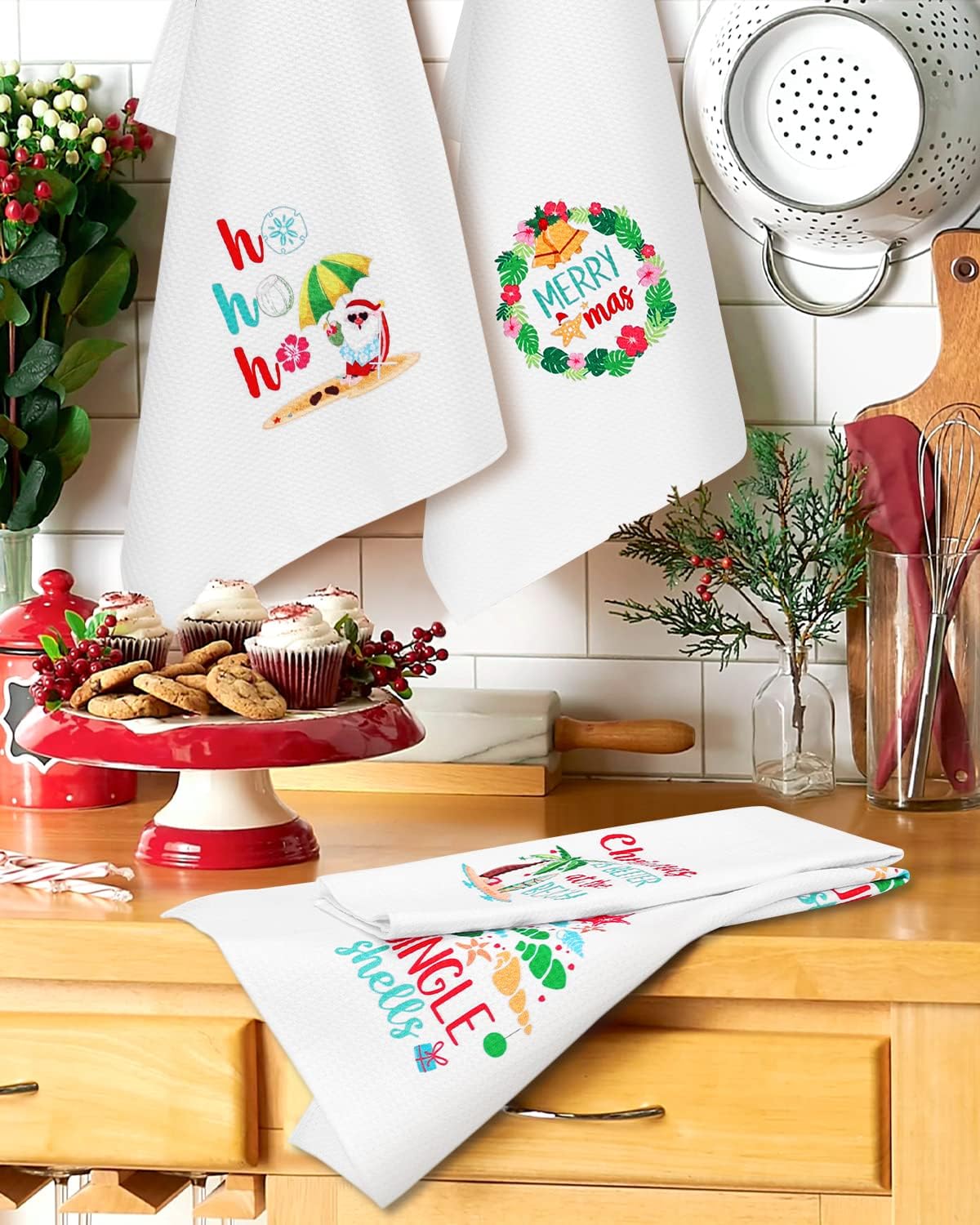 Vansolinne Hawaii-inspired towel shows waves and palm leaves for beachy festive vibes.
