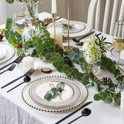 VANVRO matte black tableware adds modern style to any table setting.
