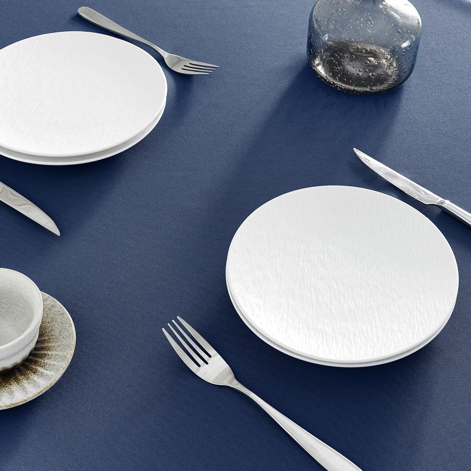 Veblandy easy-clean fabric for quick wipe-downs after meals.