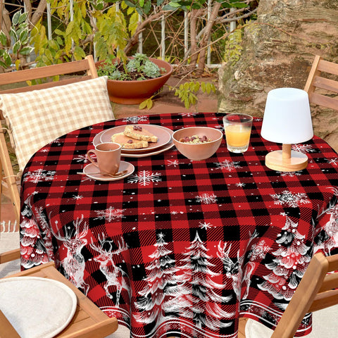 VentuCoven winter snowflake pattern round tablecloth enhances holiday centerpiece aesthetics.