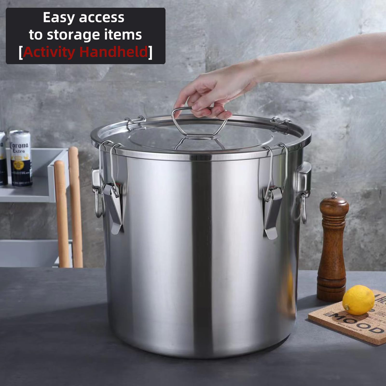 Verdeho wide-mouth container facilitates easy scooping and precise pouring.