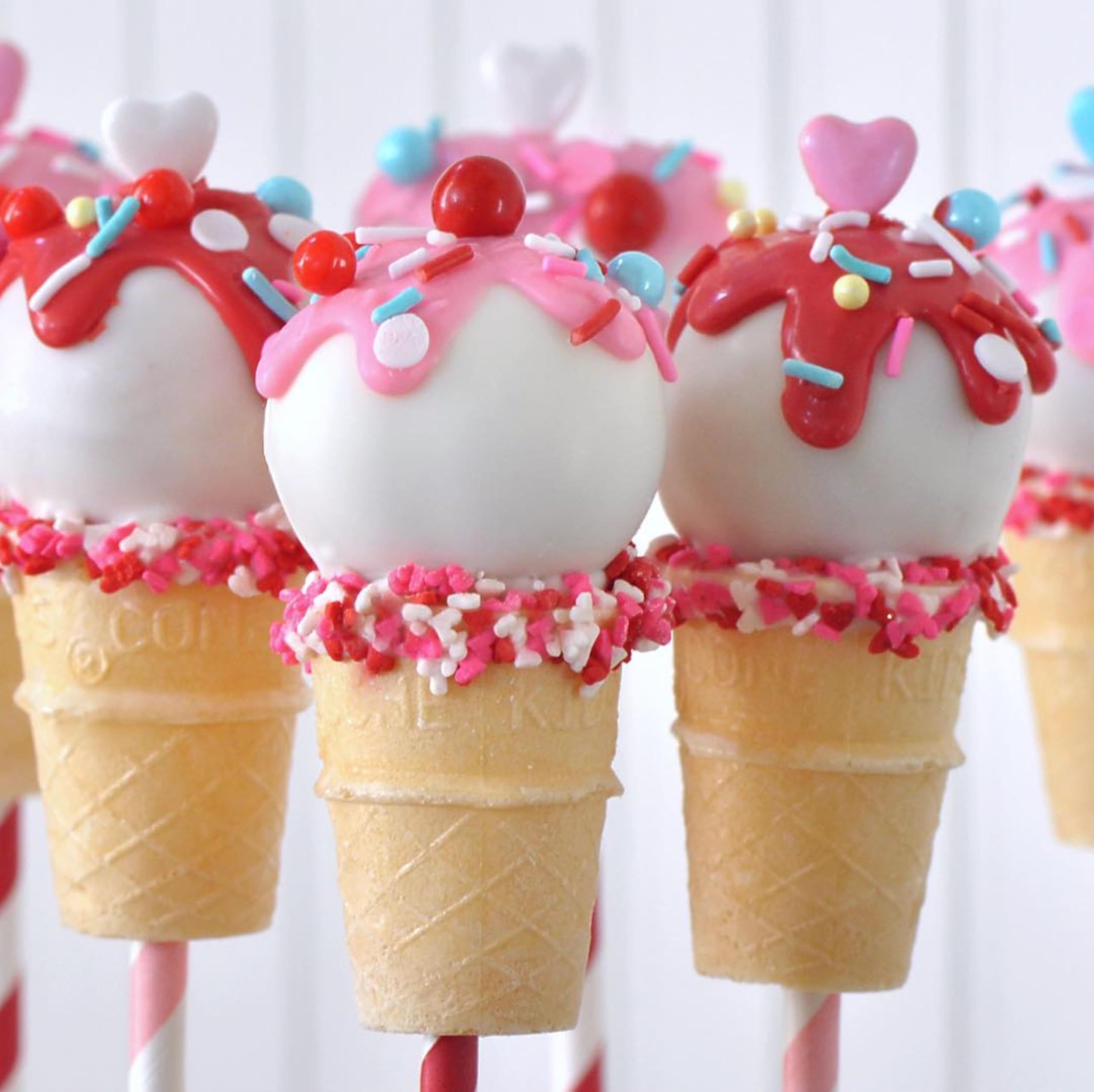My Little Cakepop Pro versatile play-dough tool.