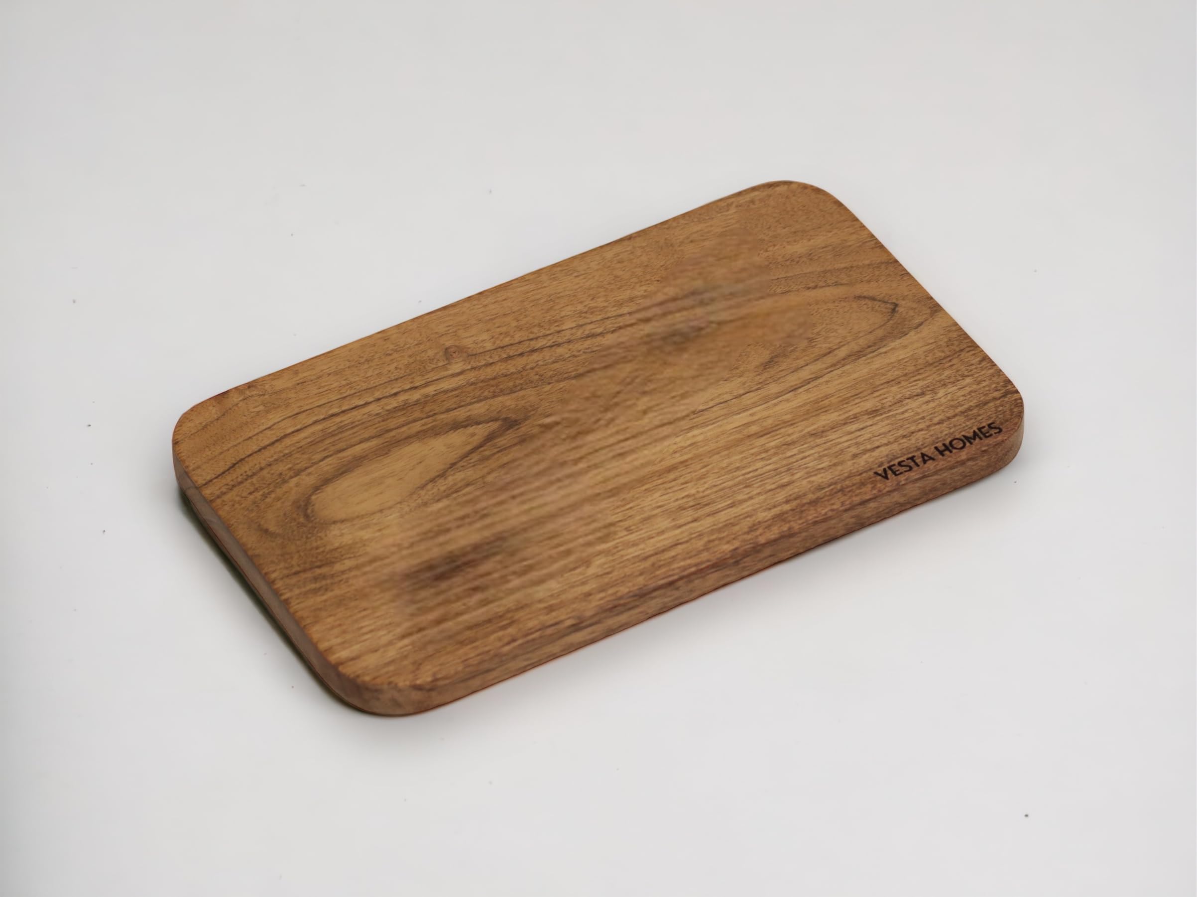 Vesta Homes acacia chopping board top view with natural grain for stylish prep