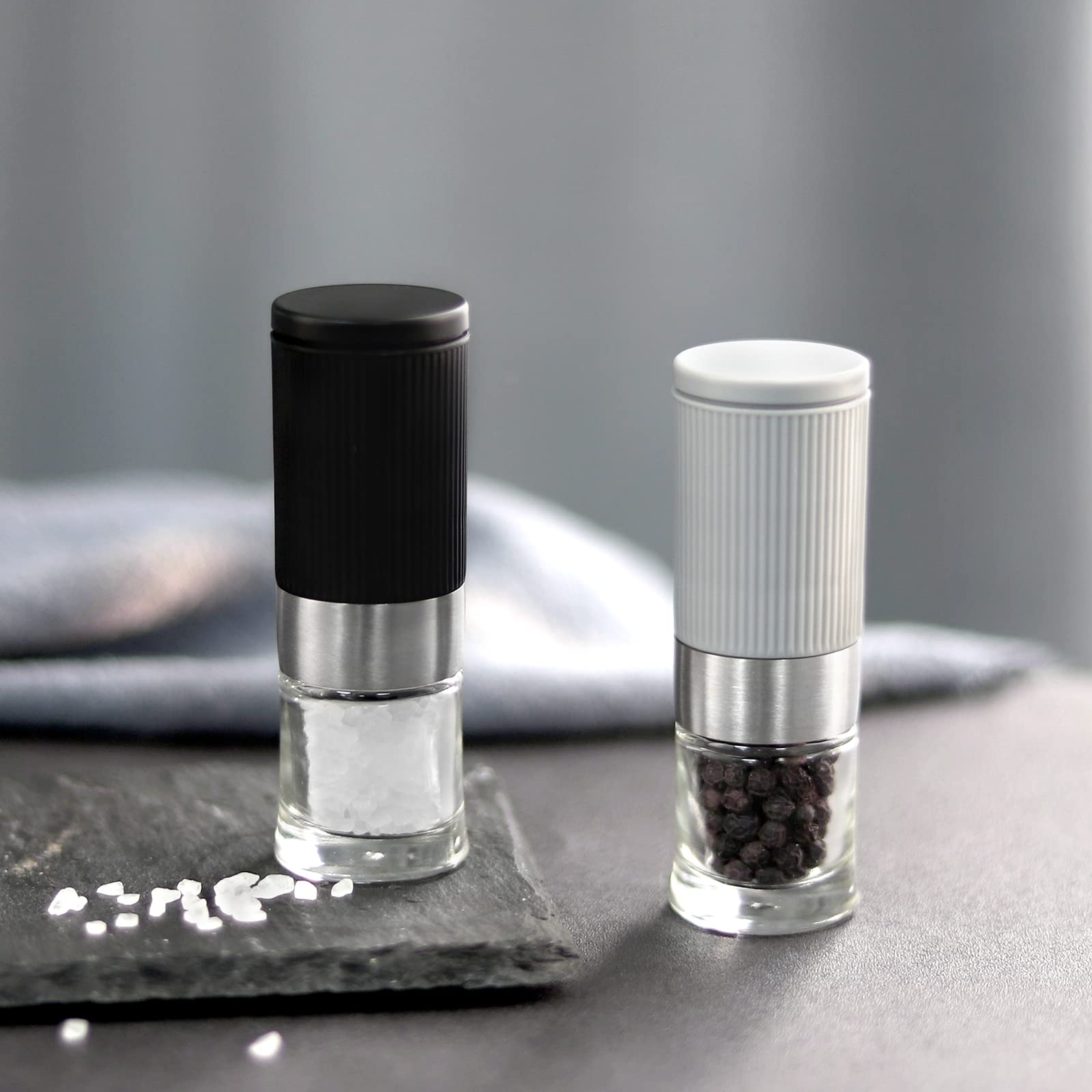 VEVOK CHEF glass body grinder highlighting transparent spice levels.