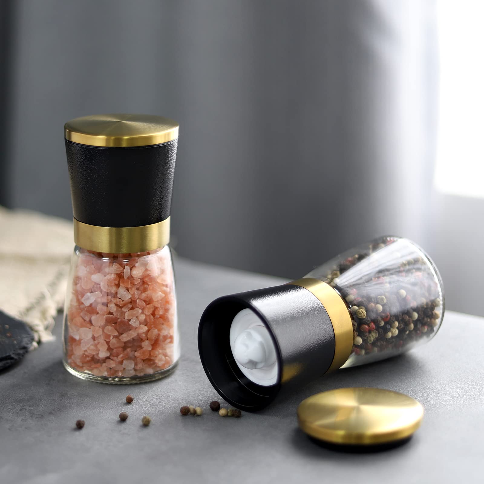 VEVOK CHEF sealed lid keeps moisture out for fresh spices