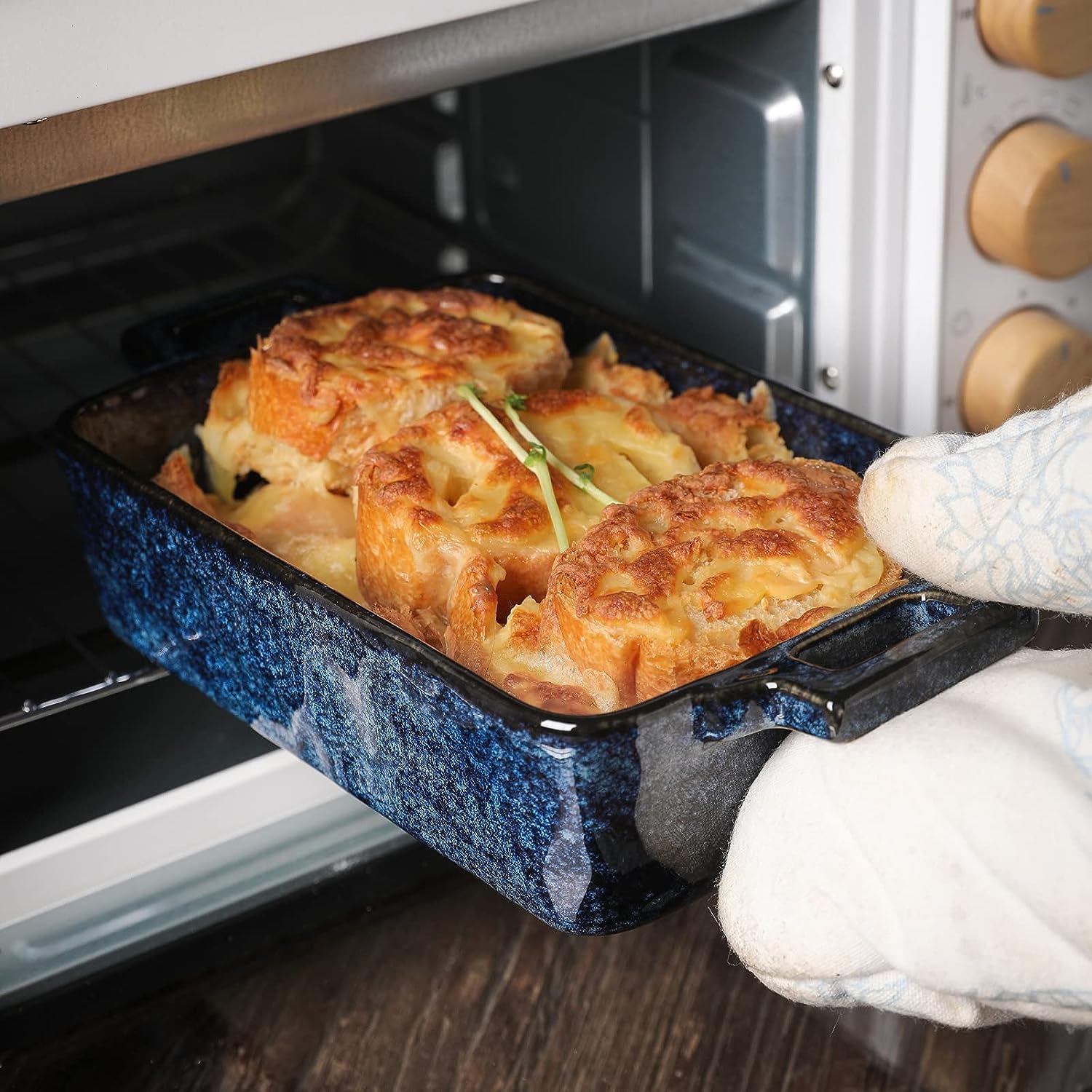 Vicrays bakeware with reactive glaze adds color to oven-baked dishes