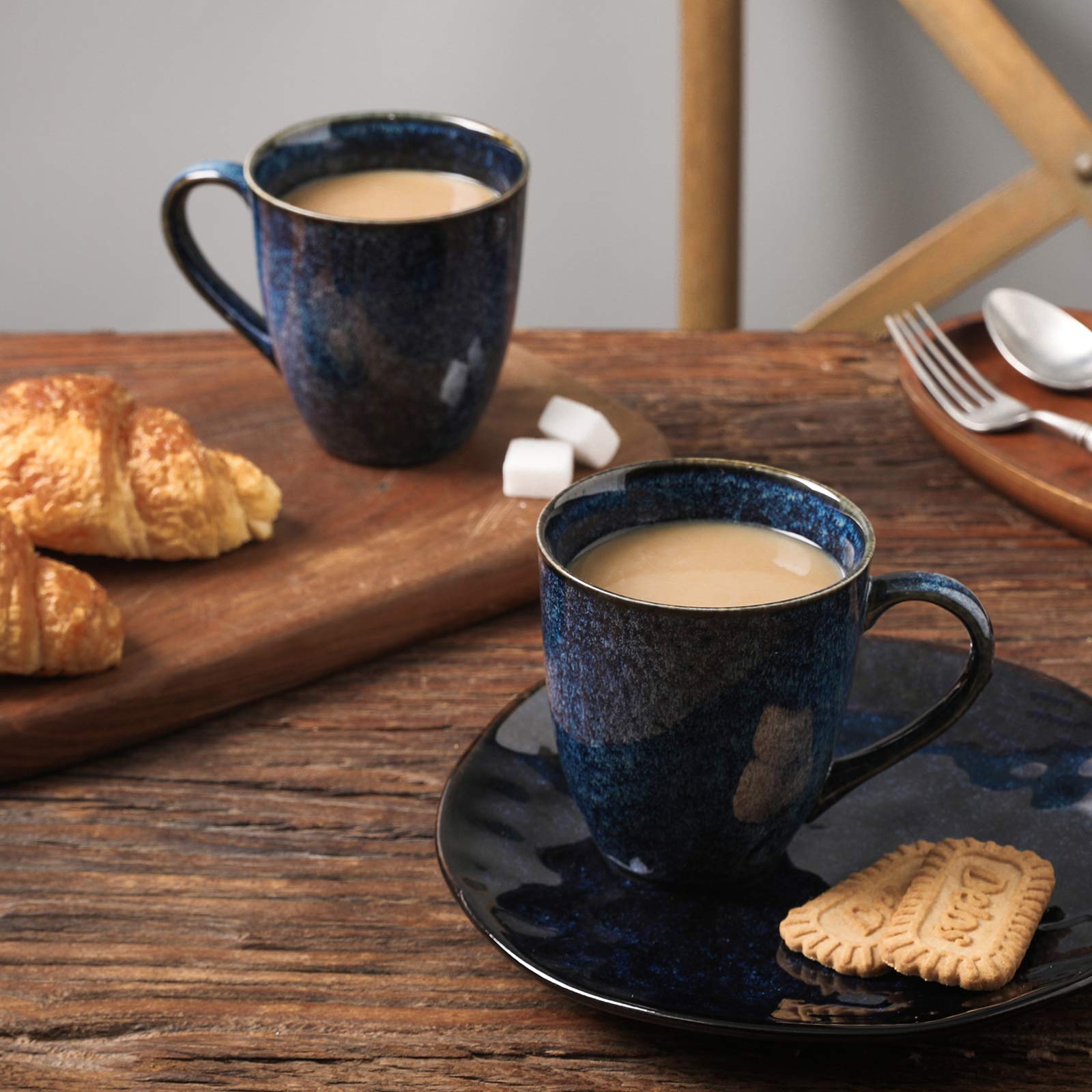Vicrays chip-resistant glaze resists daily wear.