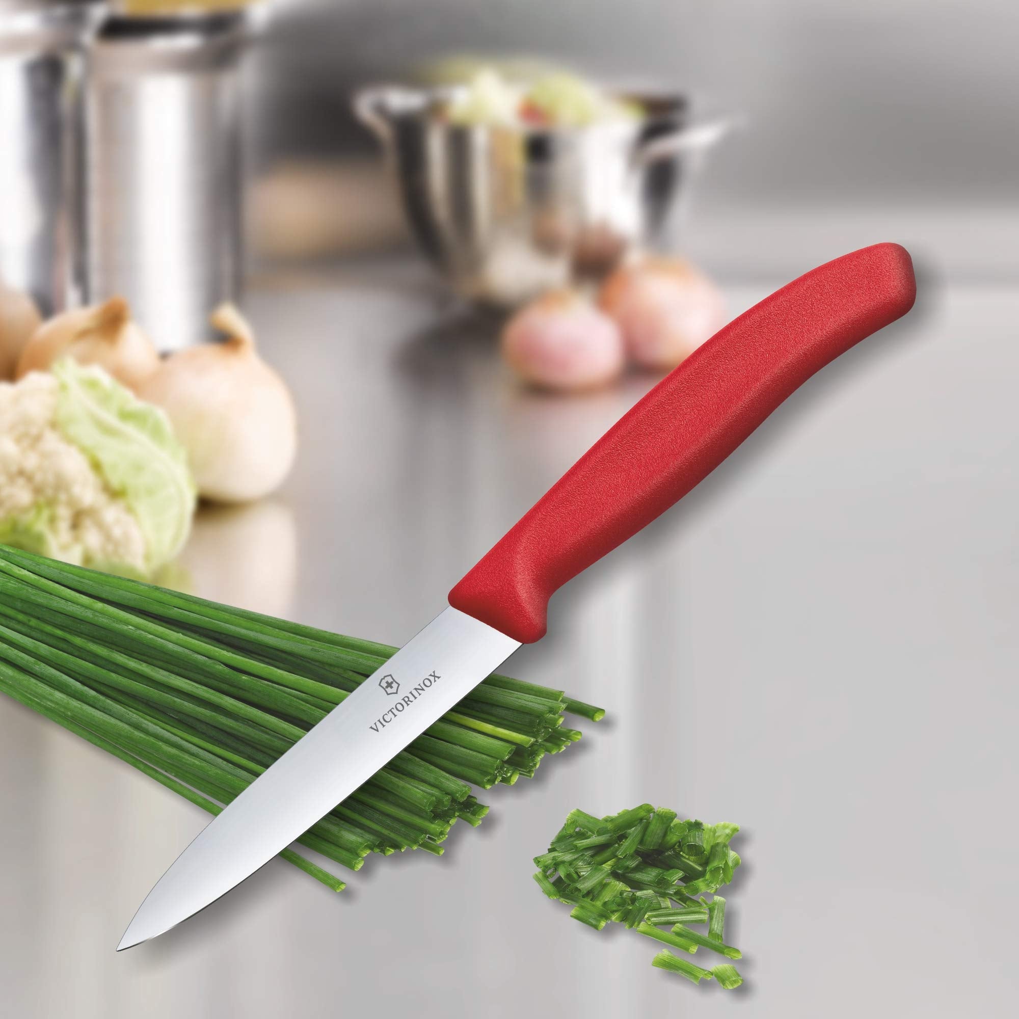 Victorinox Vic-6.7701 compact design boosts maneuverability in tight spaces