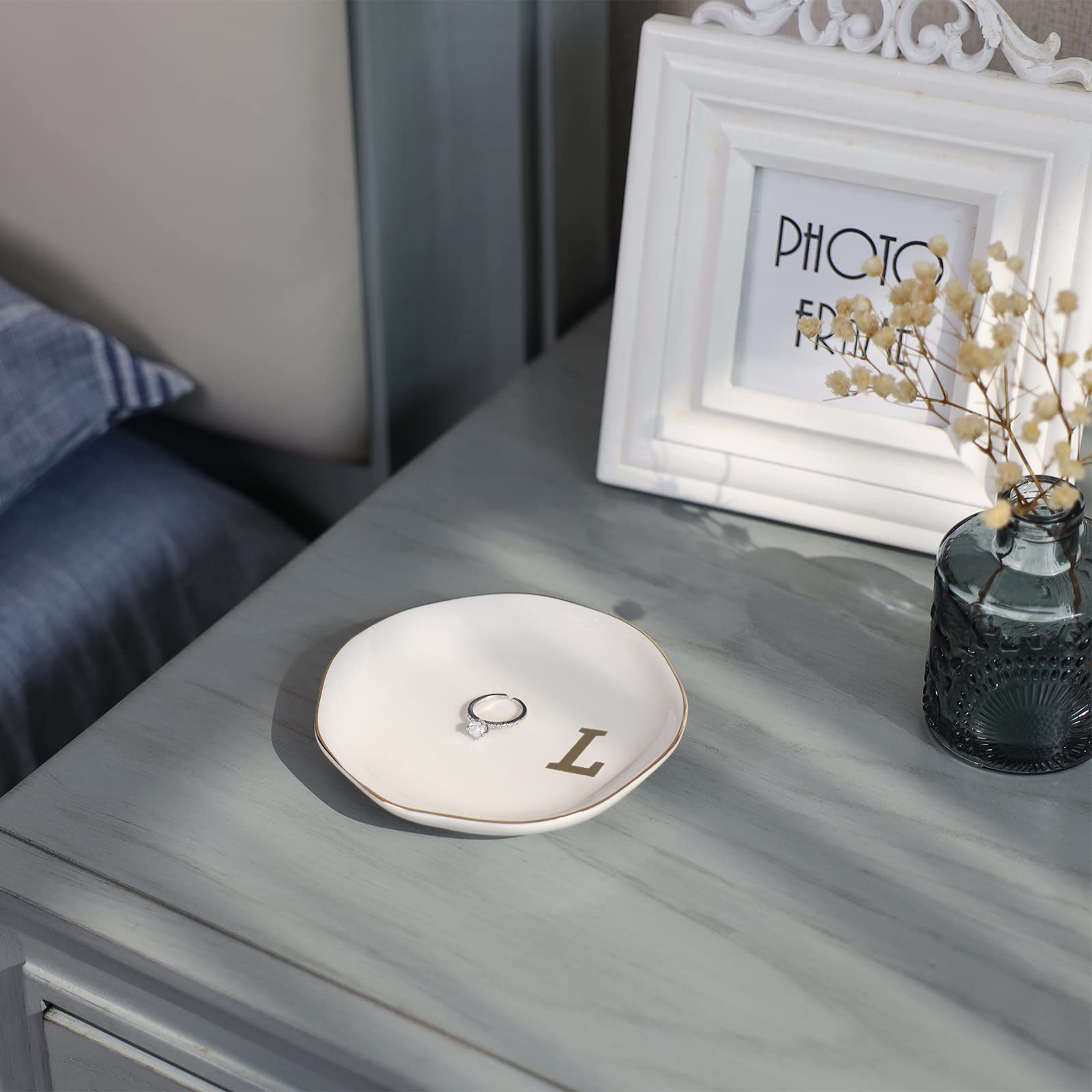 VINCOMIC Initials Ring Dish in white gift box, ready for gifting.