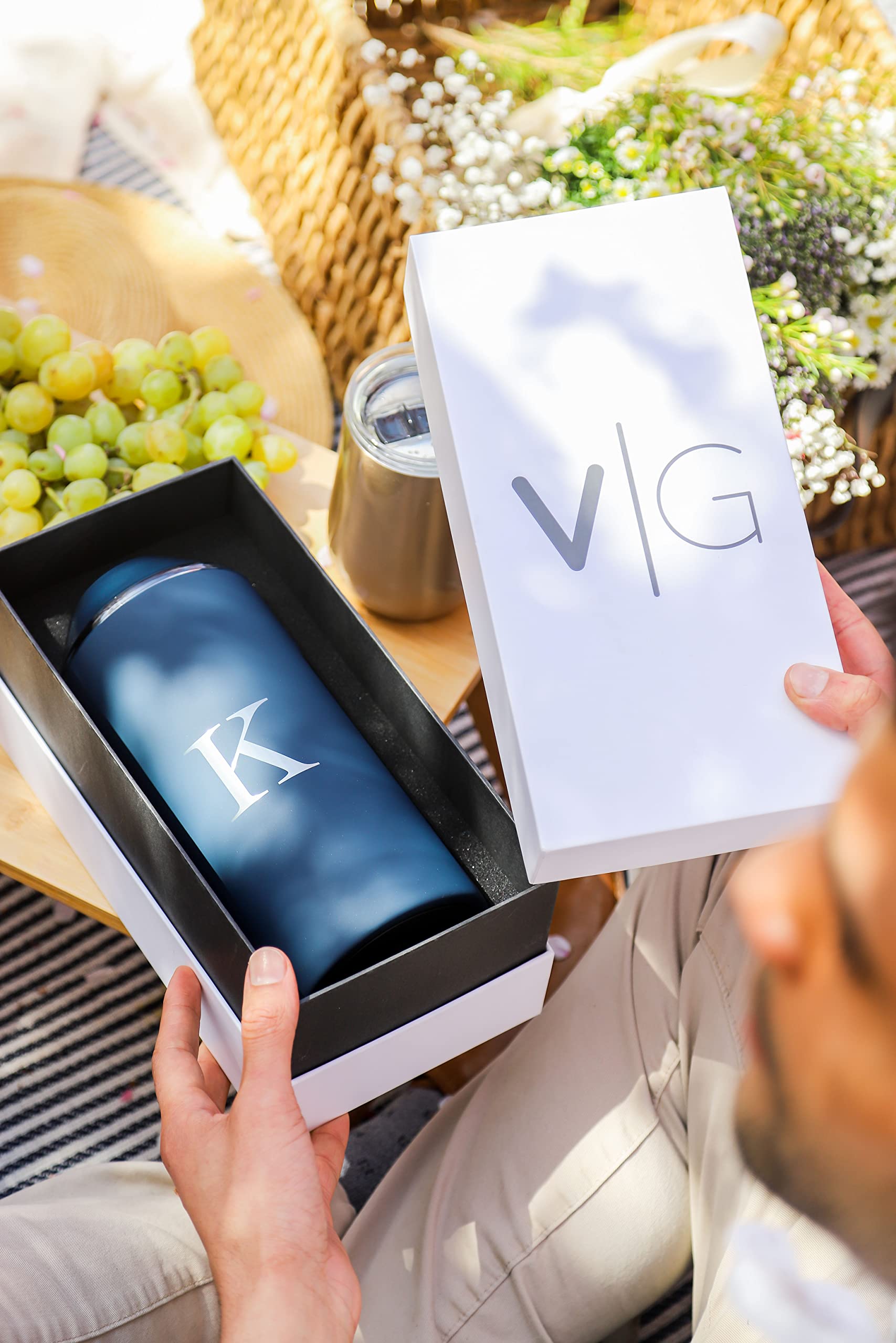 Vinglacé double-walled vacuum insulation preserves chill longer.