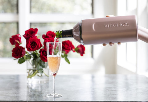Vinglacé portable wine insulator ideal for picnics and travel.