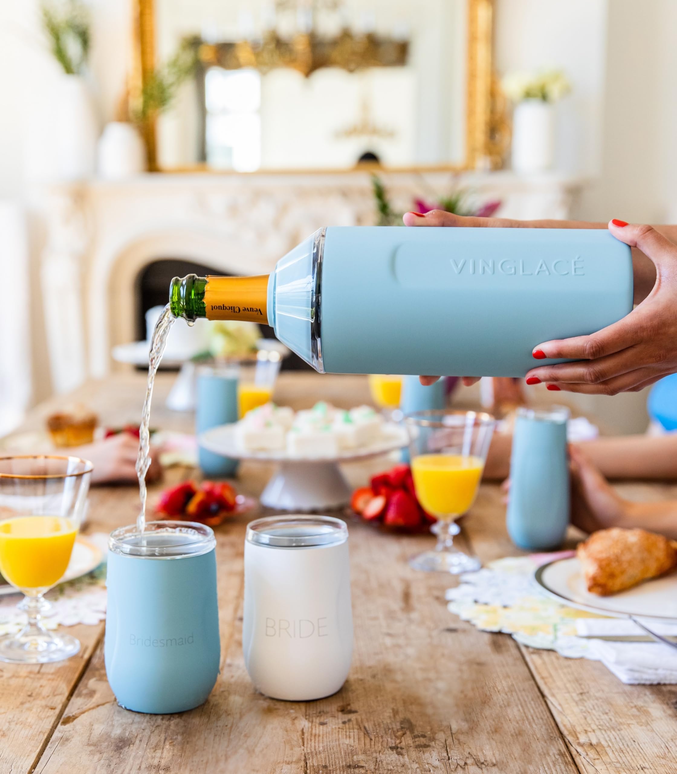 Vinglacé sleeve on bottle pour ready emphasizes easy serving