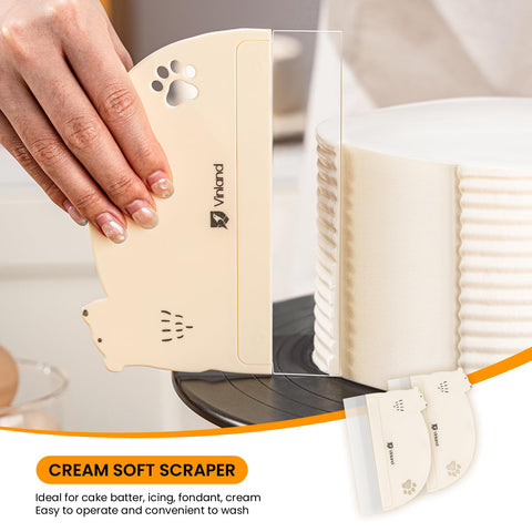 Vinland transparent PE scraper aids smooth frosting application.