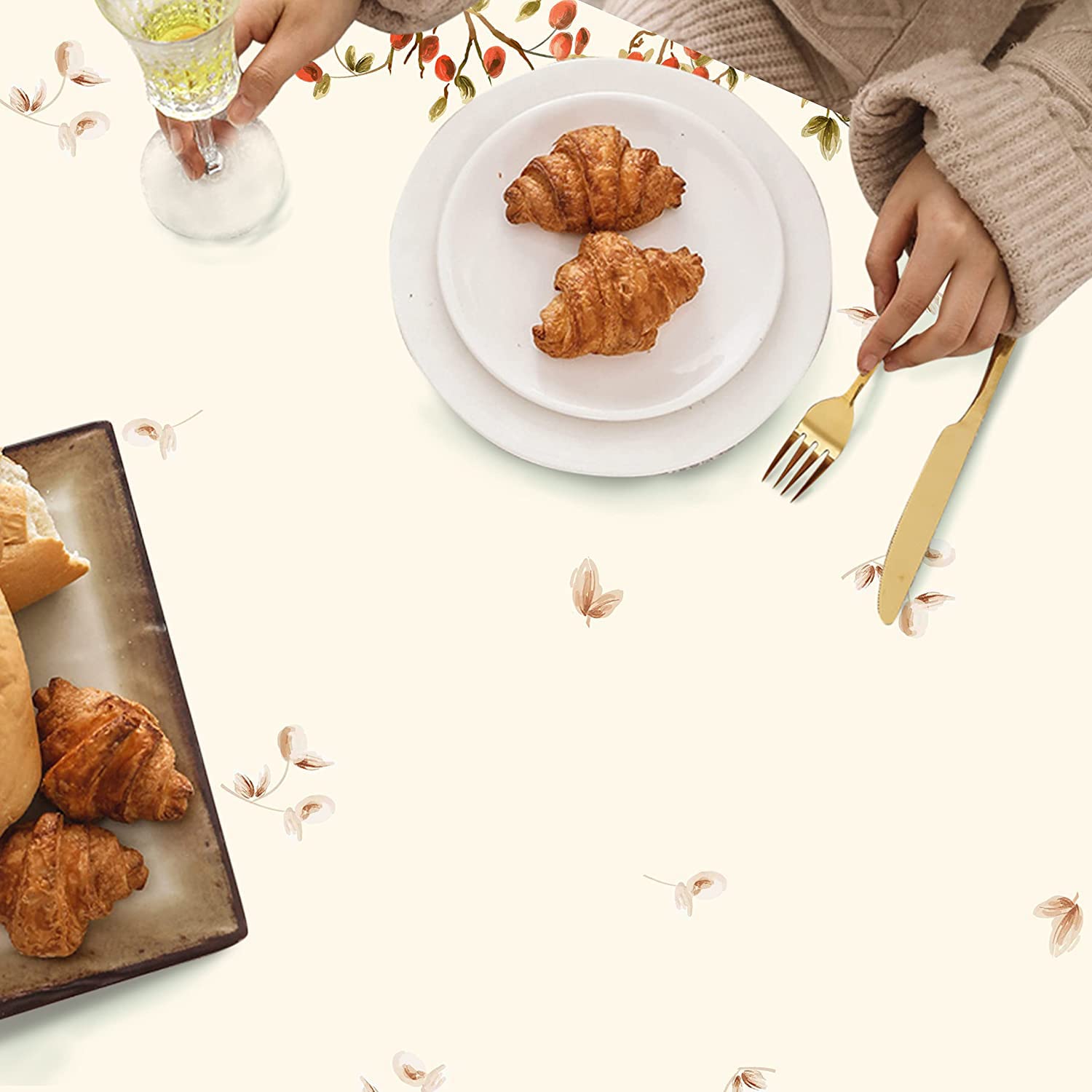Virtumob tablecloth offers waterproof protection against spills during meals