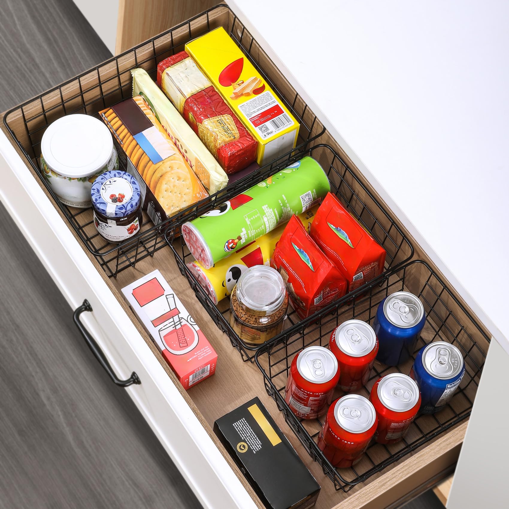 VITEVER handle detail emphasizes pull-out convenience and labeling potential