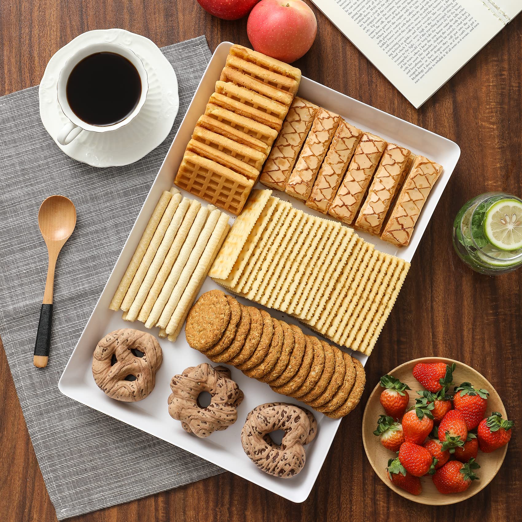 VITEVER white serving trays with minimalist design for versatile serving.